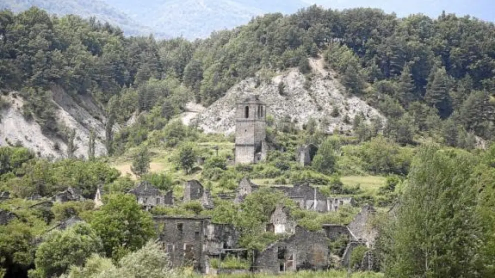 Vista panorámica de las ruinas del pueblo de Jánovas.