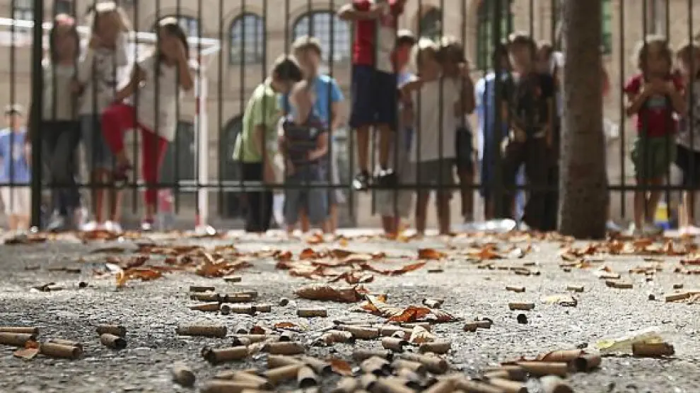 El Gascón y Marín cierra el patio de Infantil al no cesar la 'lluvia' de objetos