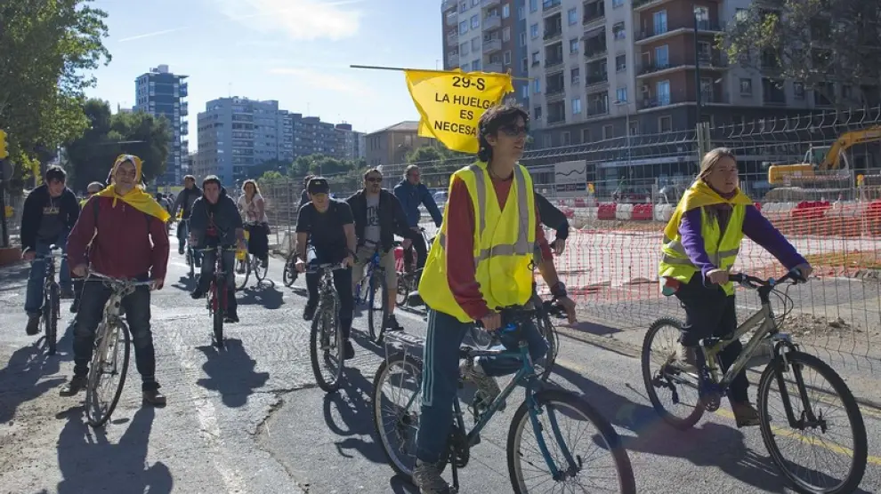 Manifestación en bicicleta por la Gran Vía