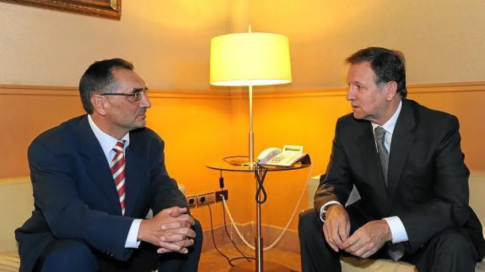 El director de GME, Antonio Cobo durante una reunión con el presidente aragonés Marcelino Iglesias