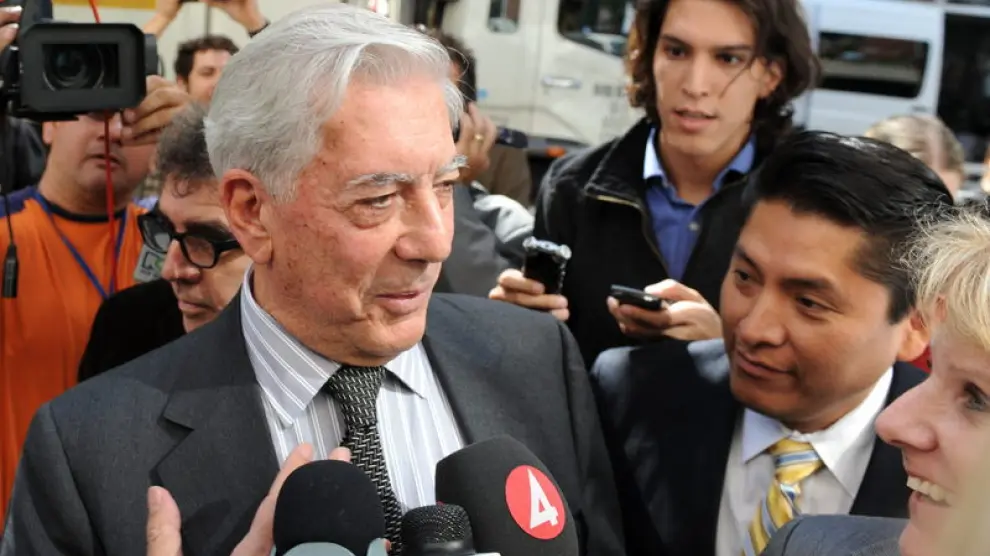 Mario Vargas Llosa antes de la rueda de prensa en el Instituto Cervantes de Nueva York.