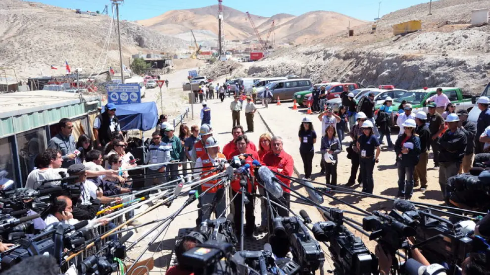 El ministro chileno anuncia el inminente rescate de los mineros de San José