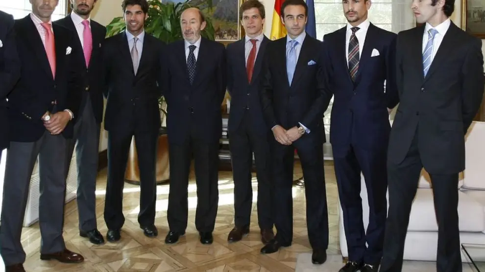 De izquierda a derecha: El Cid, Perera, Cayetano, Rubalcaba, El Juli, Ponce, Jose María Manzanres y Alejandro Talavante