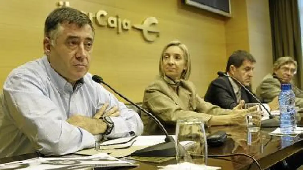 Gervasio Sánchez, a la izquierda, en la presentación del curso.