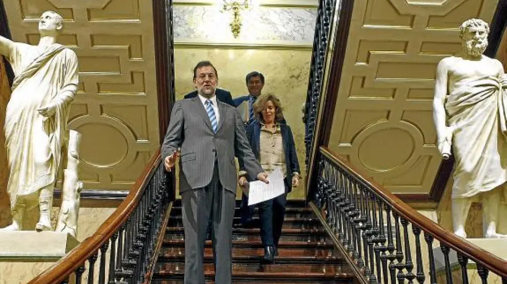 Mariano Rajoy y Soraya Sáenz de Santamaría, antes de la rueda de prensa en el Congreso.