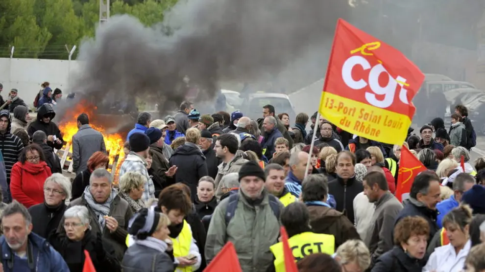 Cientos de manifestantes durante la huelga francesa