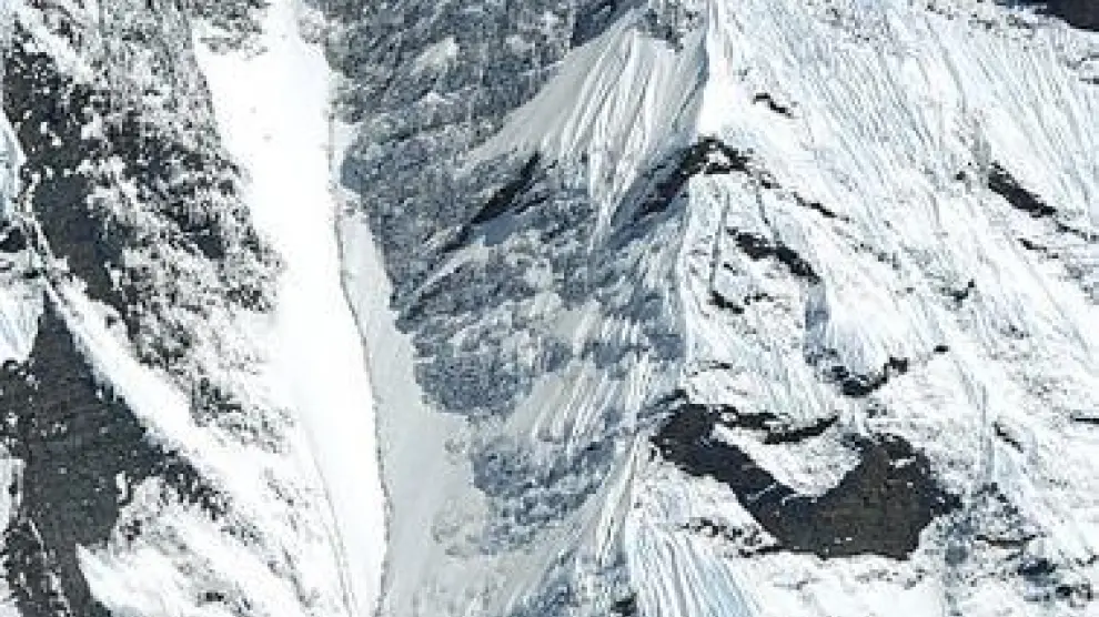 Cara sur del Lhotse y los tres alpinistas.