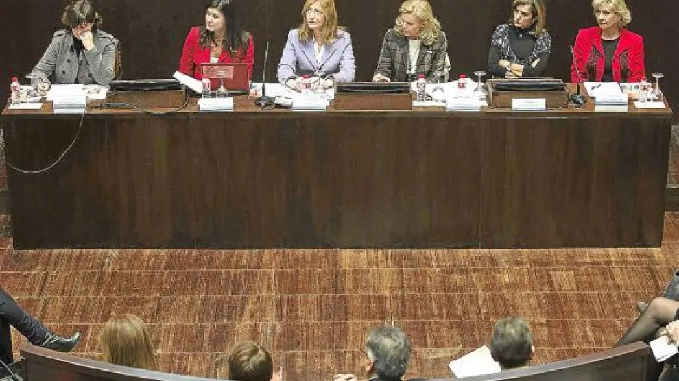 Cani Fernández, Teresa Azcona, Encarna Samitier, Isabel Estapé, Ana Muñoz y Krista Walochik.