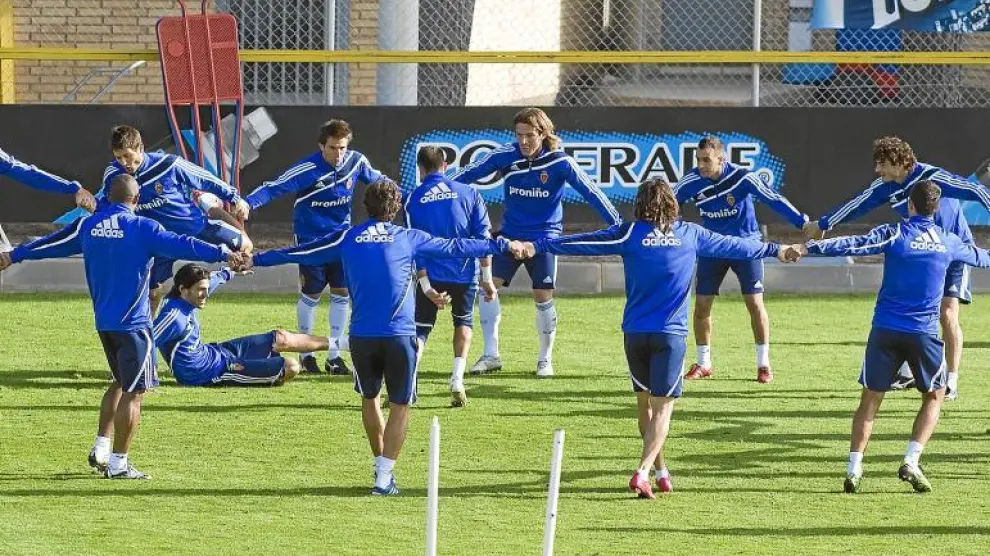 La plantilla del Real Zaragoza -en la fotografía, durante un reciente entrenamiento- ha recuperado la confianza.