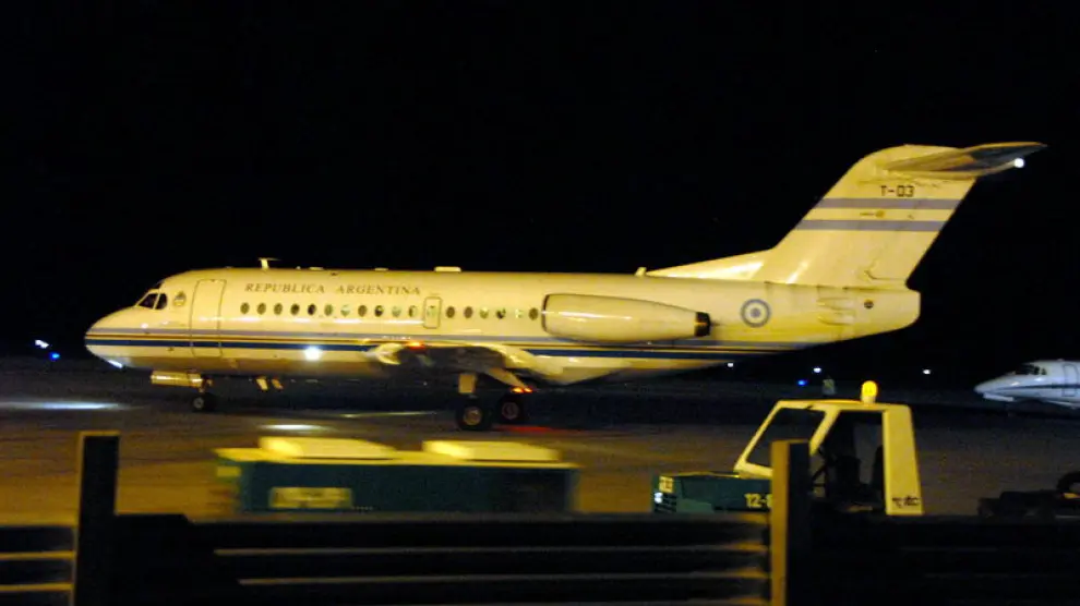 El avión presidencial Tango 04, en el aeropuerto de El Calafete, trasladando los restos de Nestor Kirchner a Buenos Aires