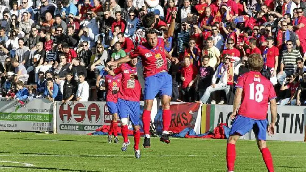 Los jugadores del Teruel lo dieron todo en el campo.