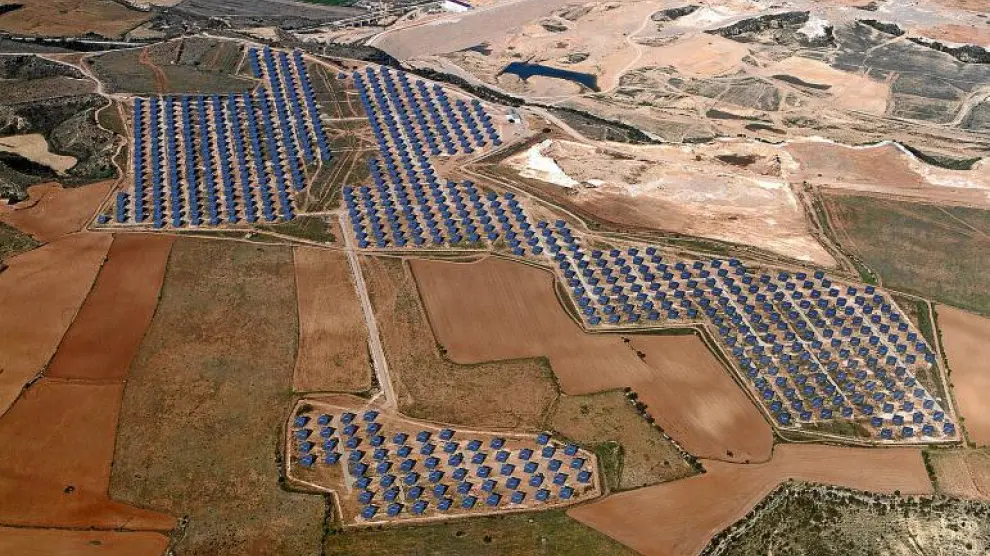 Vista aérea del parque de energía fotovoltaica de Lasesa.