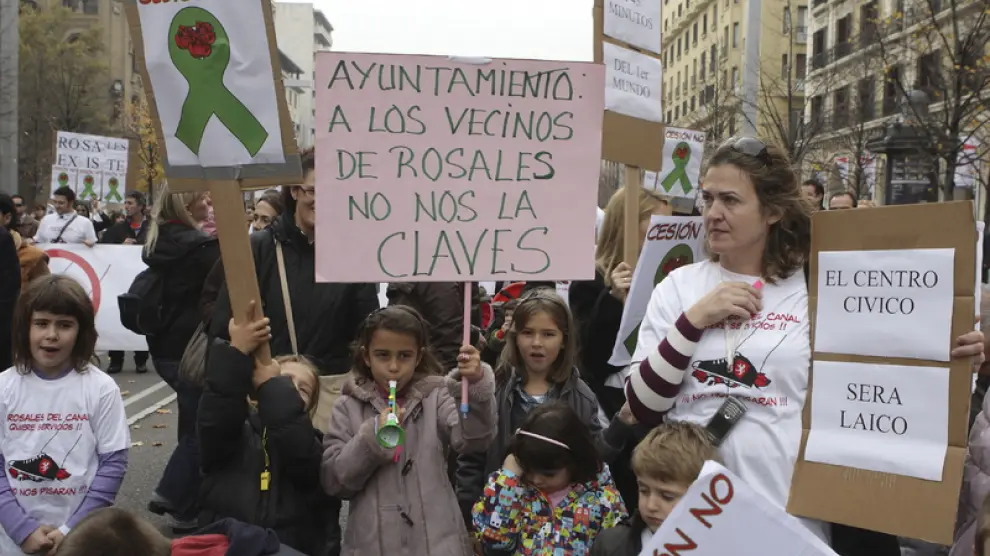Manifestación de los vecinos del barrio por el centro de Zaragoza