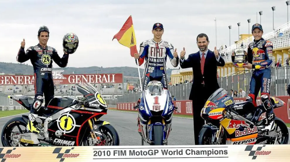 Toni Elías, Jorge Lorenzo y Marc Márquez celebran junto al Príncipe Felipe la consecución de sus títulos mundiales en las categorías de Moto 2, Moto GP y 125 cc.
