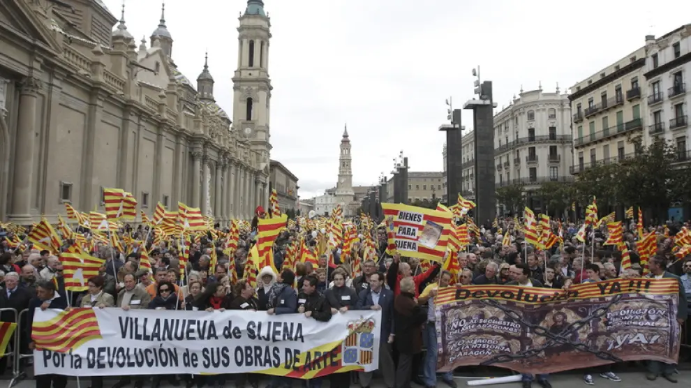 Muchos aragoneses han salido a las calles de zaragoza para pedir el regreso del patriomonio aragonés expoliado