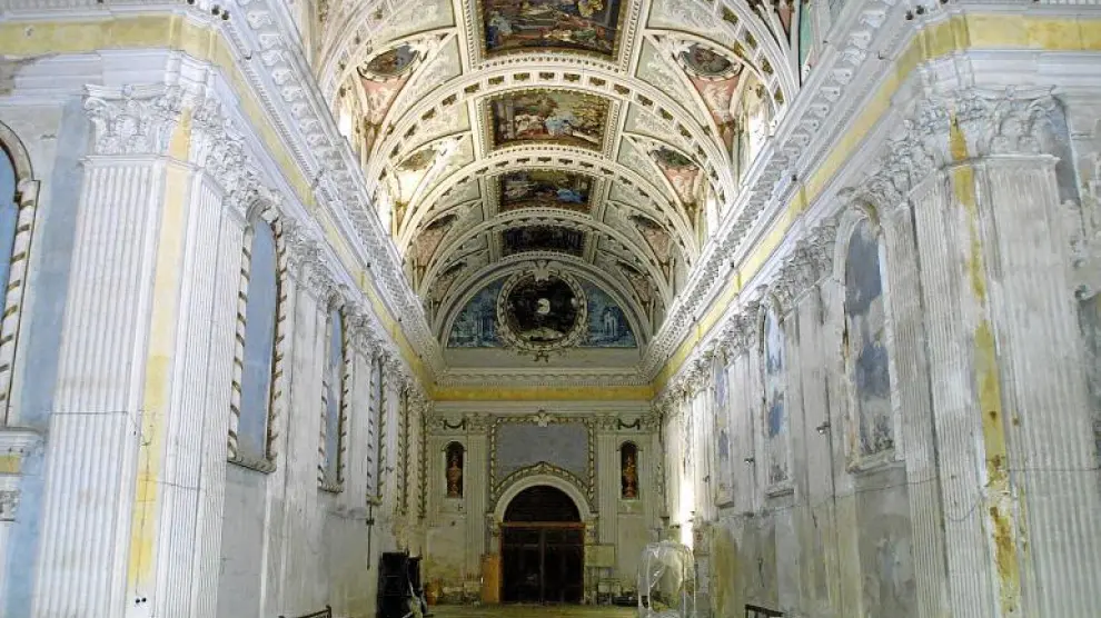 Interior de la iglesia de La Cartuja, cuyo principal problema es de cimentación.