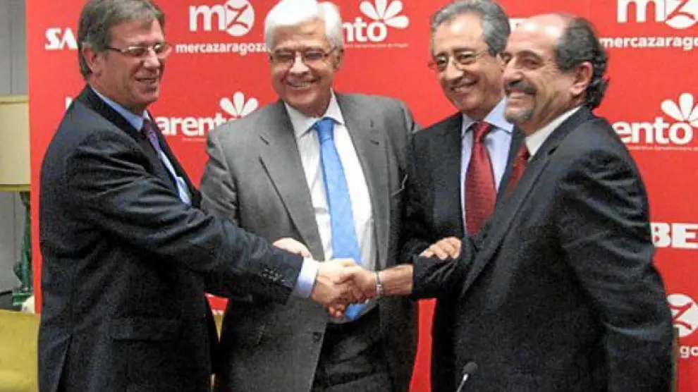 De izda. a dcha., Pedro Naudín, Gonzalo Arguilé, Constancio Ibáñez y Gilbert Infantes, tras sellar la alianza.