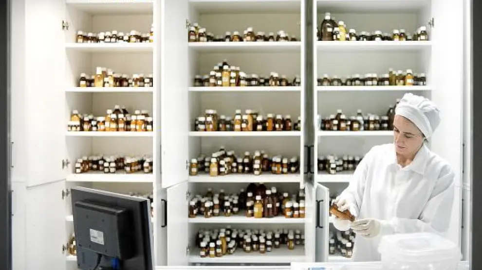 Los medicamentos homeopáticos, envasados a granel, en las instalaciones de Iberhome.