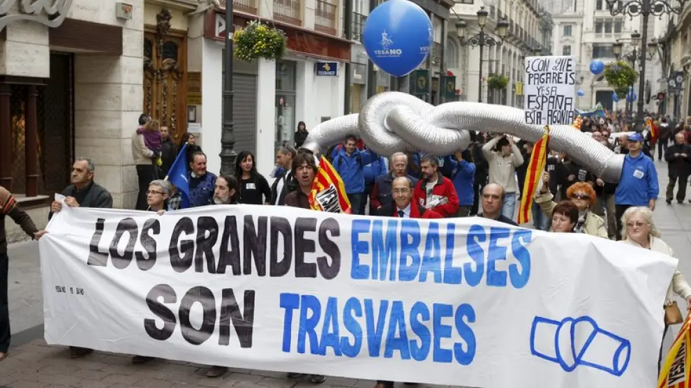 Manifestación en Zaragoza contra el recrecimiento de Yesa