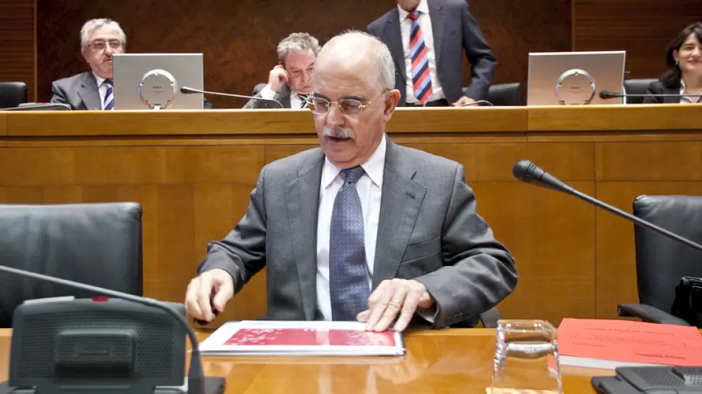 Alberto Larraz en la comisión de economía del Gobierno aragonés