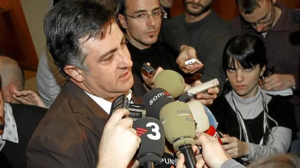 El candidato de ERC Joan Puigcercós, ayer ante los medios en el inicio del acto electoral.