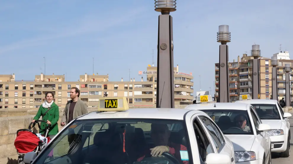 En ocasiones los taxis provocan aglomeraciones, la peatonalización las eliminaría.