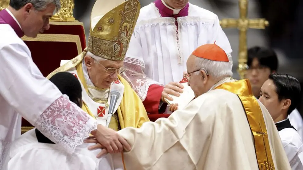 El Papa impuso este domingo el anillo cardenalicio al español José Manuel Estepa y a otros 23 nuevos purpurados