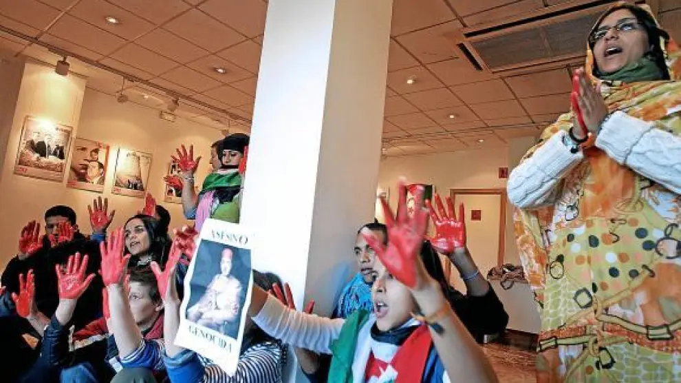 Un grupo de activistas saharauis ocuparon ayer la sede del PSOE en Valencia.