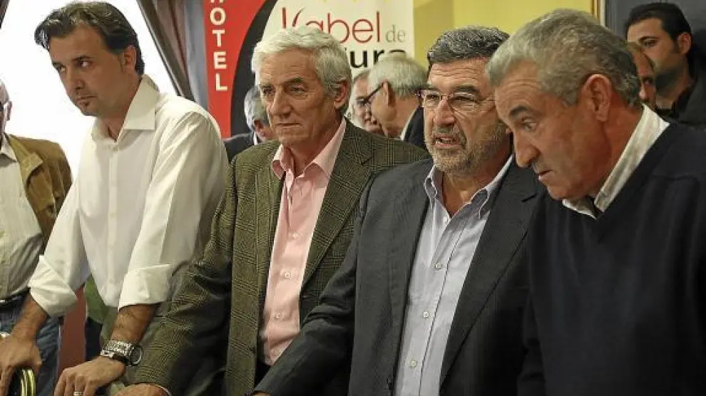 Junto a Ferrer, de izquierda a derecha, Joaquín Moreno, Ezequiel Martín y Amador Villamón.