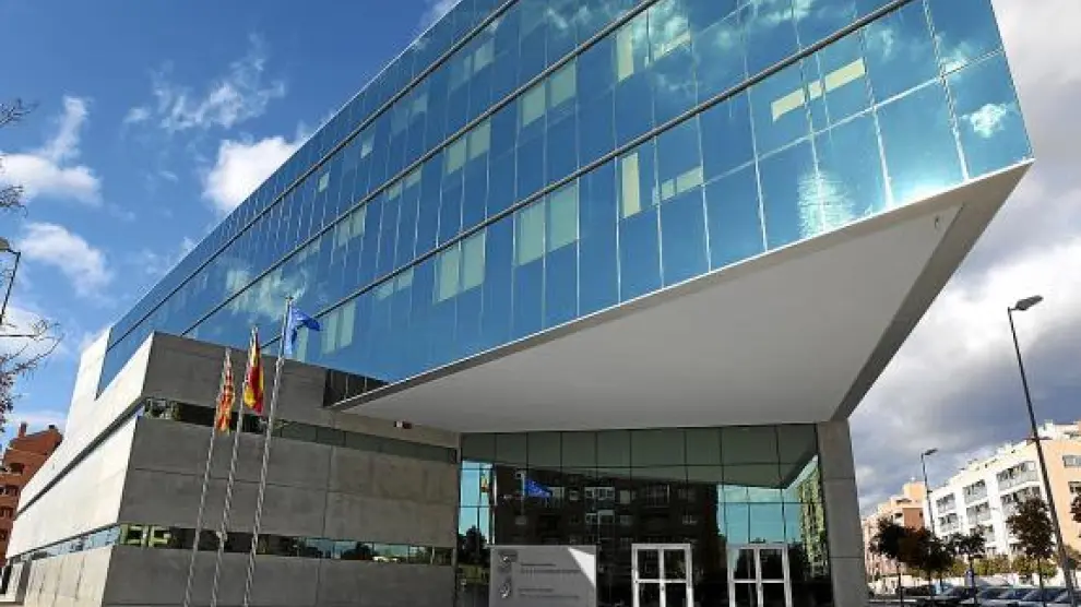 En el nuevo edificio, sito en el número 13 de la avenida Pirineos, trabajarán 175 funcionarios.
