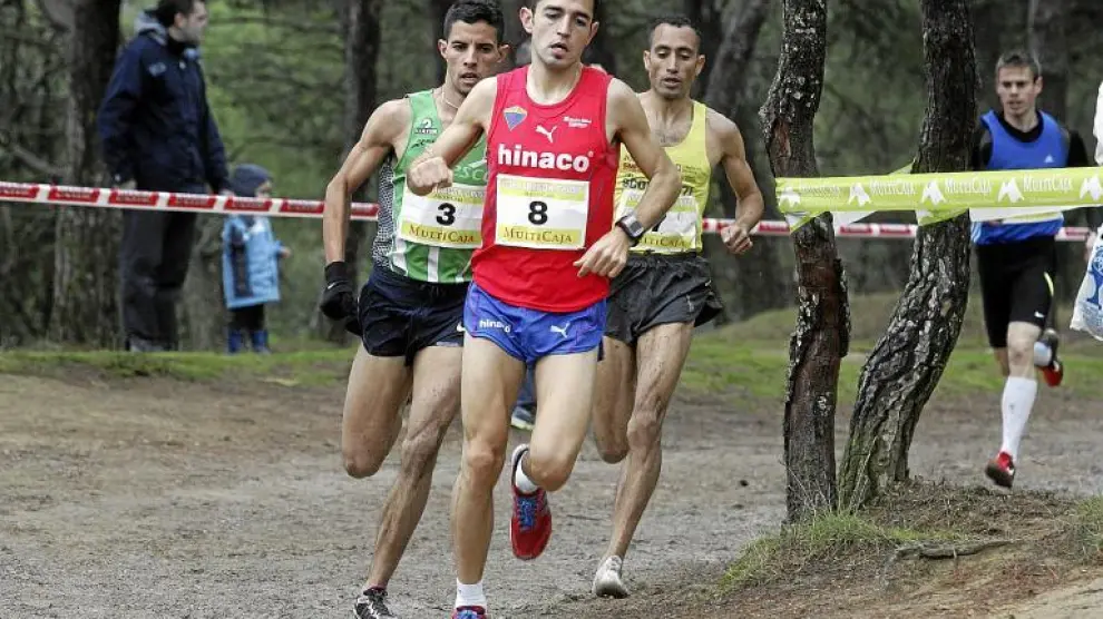 El aragonés Mariño encabeza la carrera, seguido por Alberto Sábado y El Wardi.