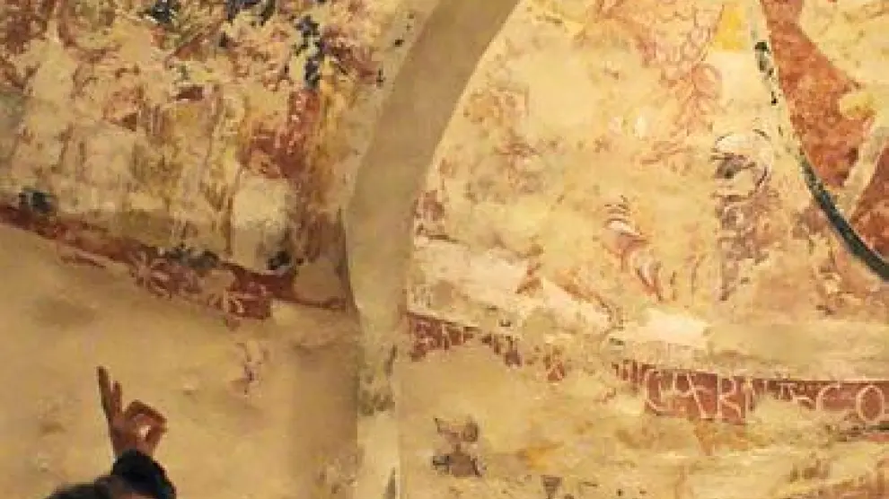 Detalle de las valiosas pinturas de la iglesia de Almazorre.