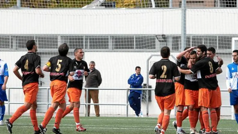 Los jugadores del Andorra celebran un gol.