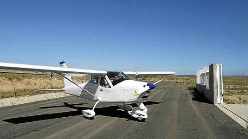 Imagen del primer avión que salió de las instalaciones de Tecnam en el polígono aeronáutico de Villanueva de Gállego, en agosto de 2008.