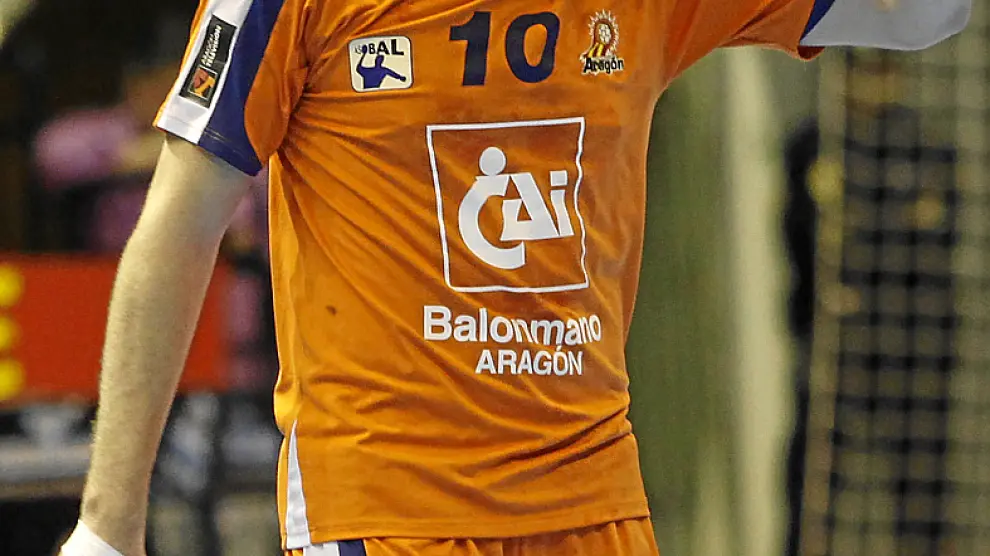 Larsson, jugador del CAI Balonmano Aragón
