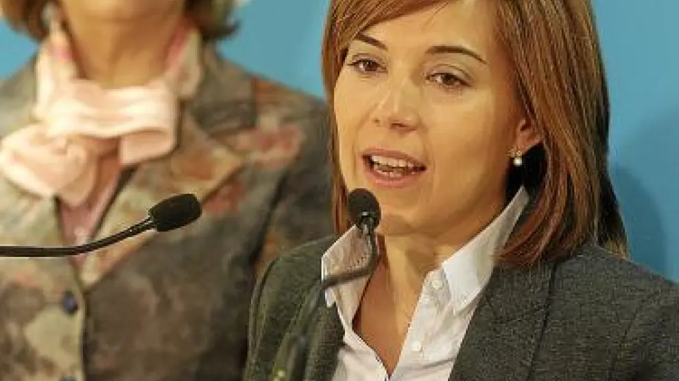 Ana Alós, durante su intervención, tras ser presentada por Rudi.