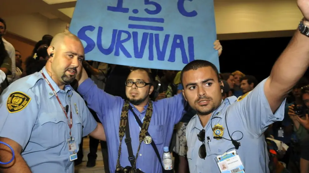 Detención de un activista en la Cumbre del Clima de Cancún