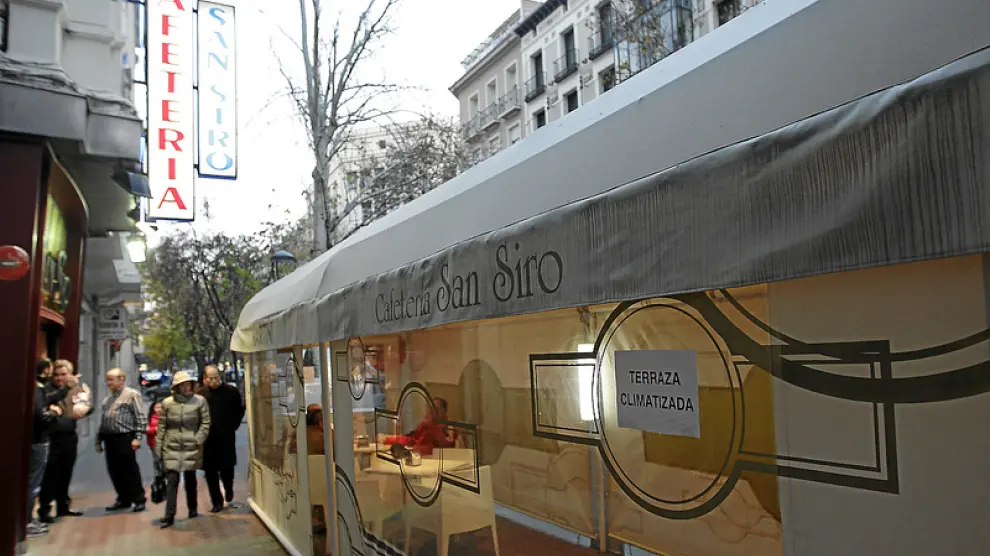 El Café de Levante, El Boticario o el San Siro (en la foto) ofertan hace tiempo terrazas climatizadas.