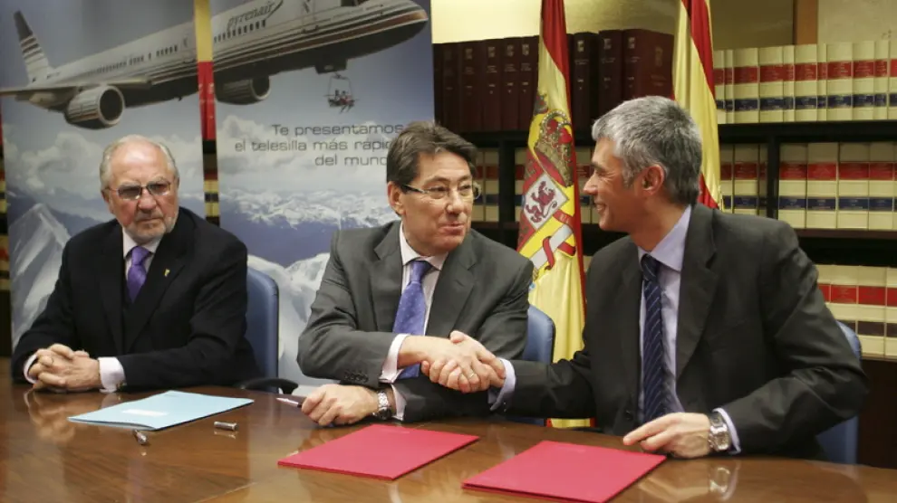 Firma entre la DGA en Huesca y la comparía de vuelo Pyrenair