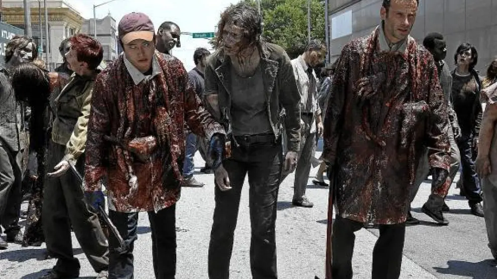 Los zombis de 'The walking dead'.