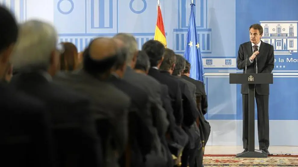 El presidente del Gobierno, José Luis Rodríguez Zapatero, durante su exposición de ayer en la Moncloa.