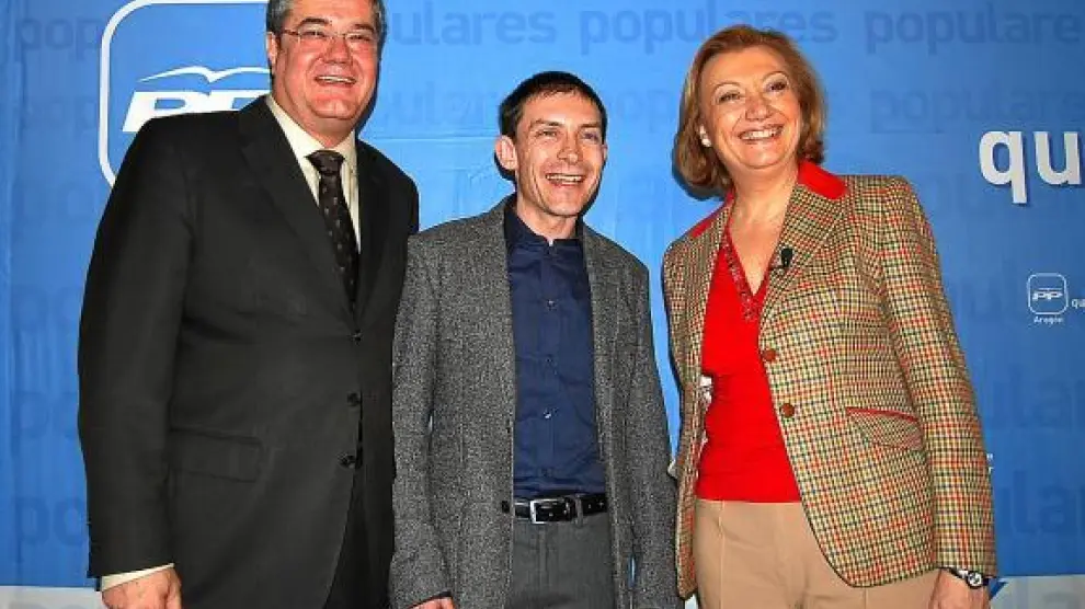 De izquierda a derecha, Torres, Aquilué y Rudi, en la presentación del candidato de Binéfar.