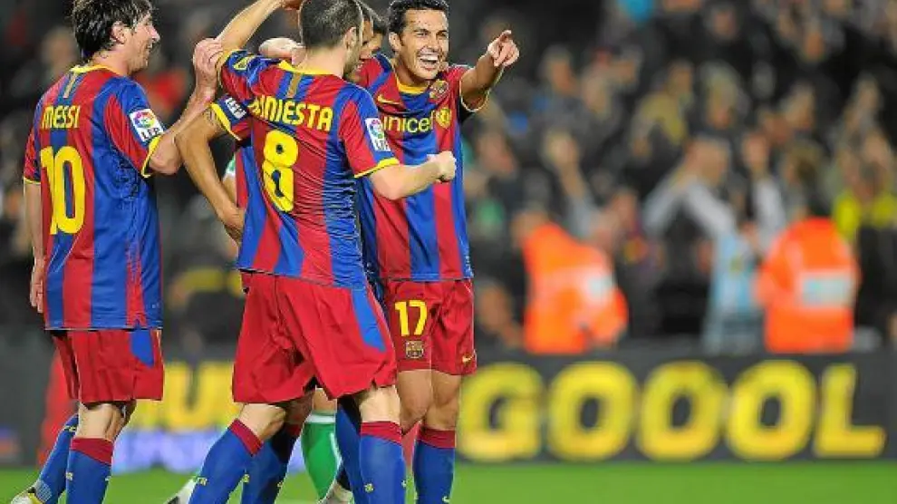 Pedro celebra un gol con el resto de sus compañeros.