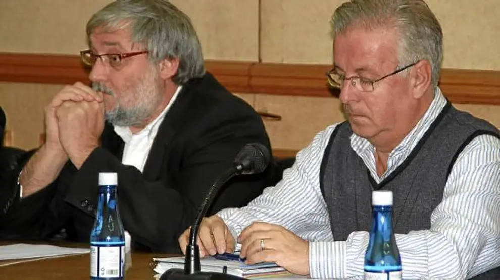 Ángel Lacueva, concejal de Urbanismo (izda.) y Manuel Ponz, candidato de la lista alternativa.
