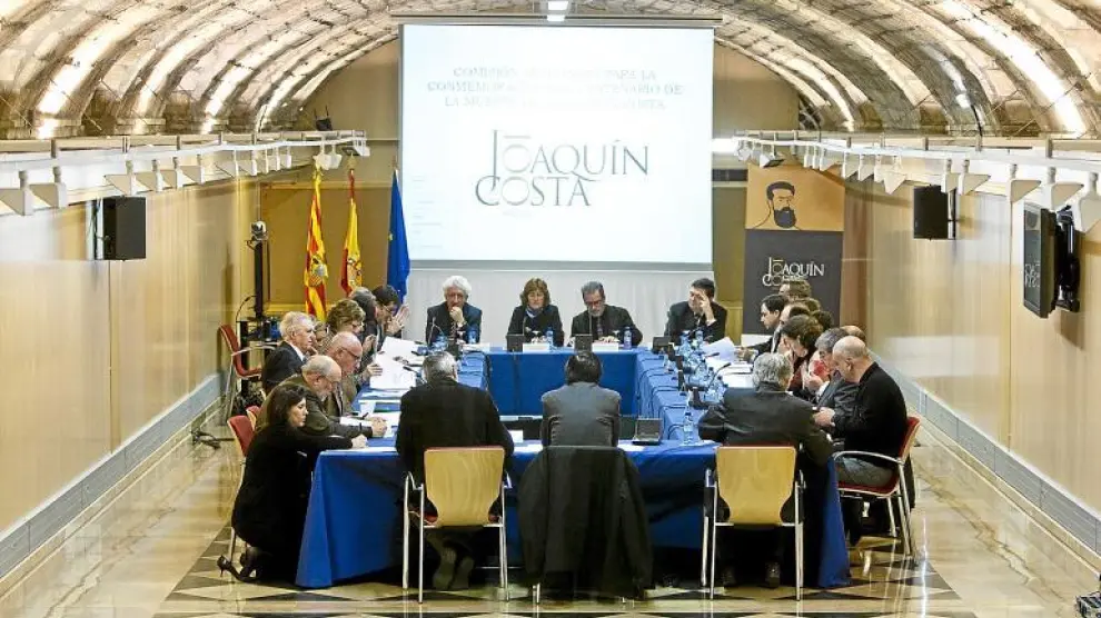 La comisión de conmemoración del centenario de la muerte de Costa se reunió ayer en Zaragoza para cerrar los actos principales.