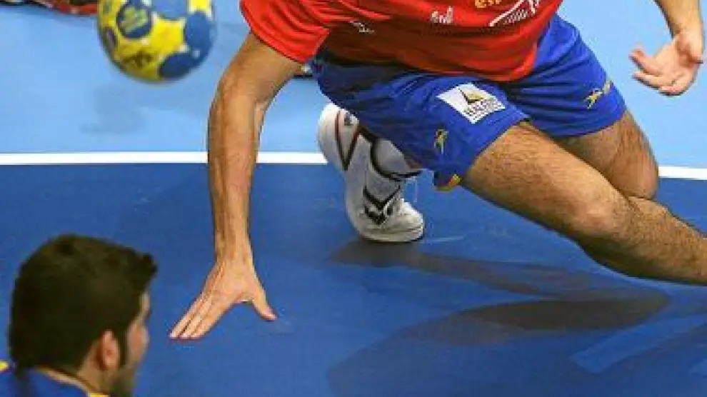 Jorge Maqueda disputando un partido del Mundial.