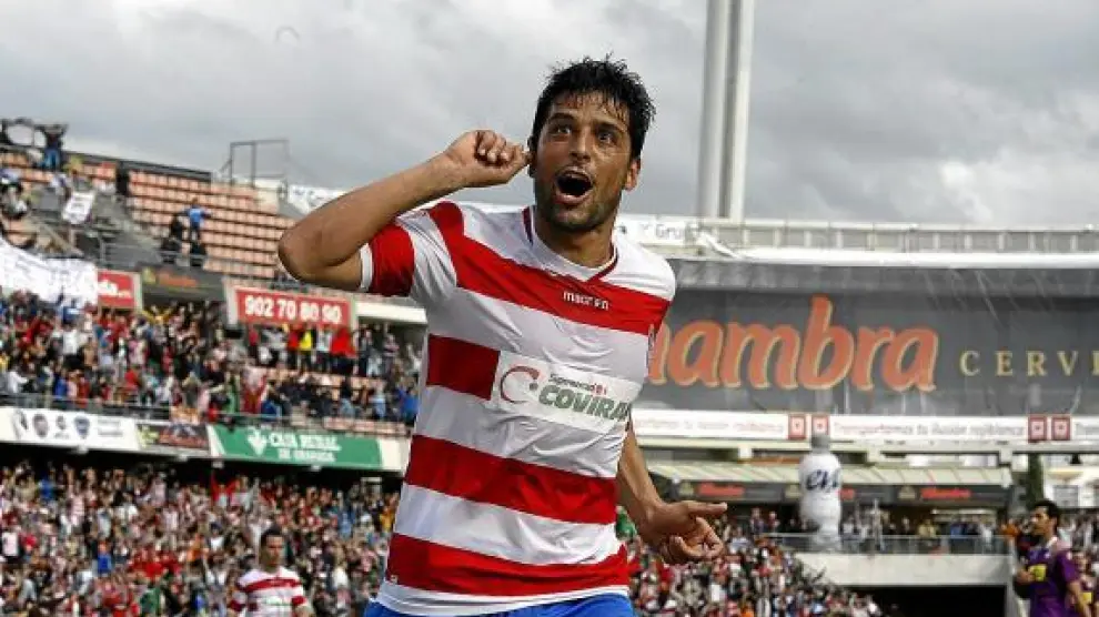 Tarik celebra un gol anotado frente al Jaén en la temporada 2009/2010.