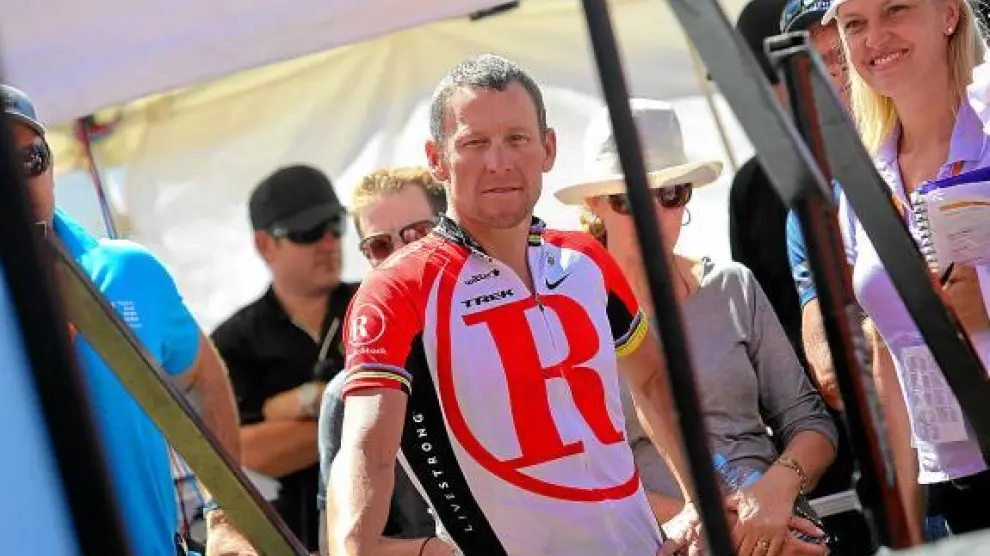 Armstrong, antes del comienzo de la última etapa del Tour Down Under y última etapa de su carrera, ayer.