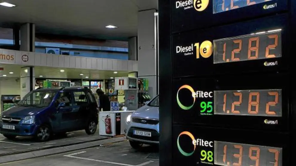 La gasolina acusa ya la subida de los precios del petróleo.