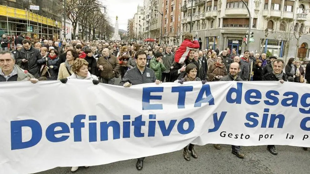 Cabecera de la manifestación convocada ayer por el centro de Bilbao.